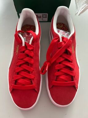 BNIB Puma Black Red Classic XXI Jr Sneakers with White Trim Sz 7